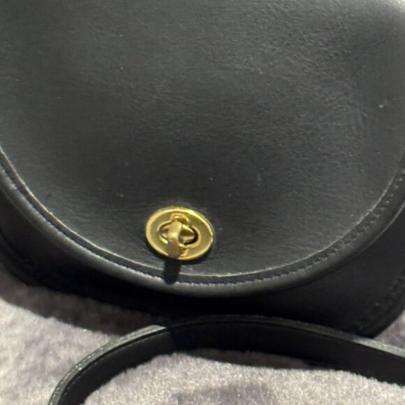Delightful 90's Vintage Coach Cross-body bag (9981) in black - Picture 2 of 8